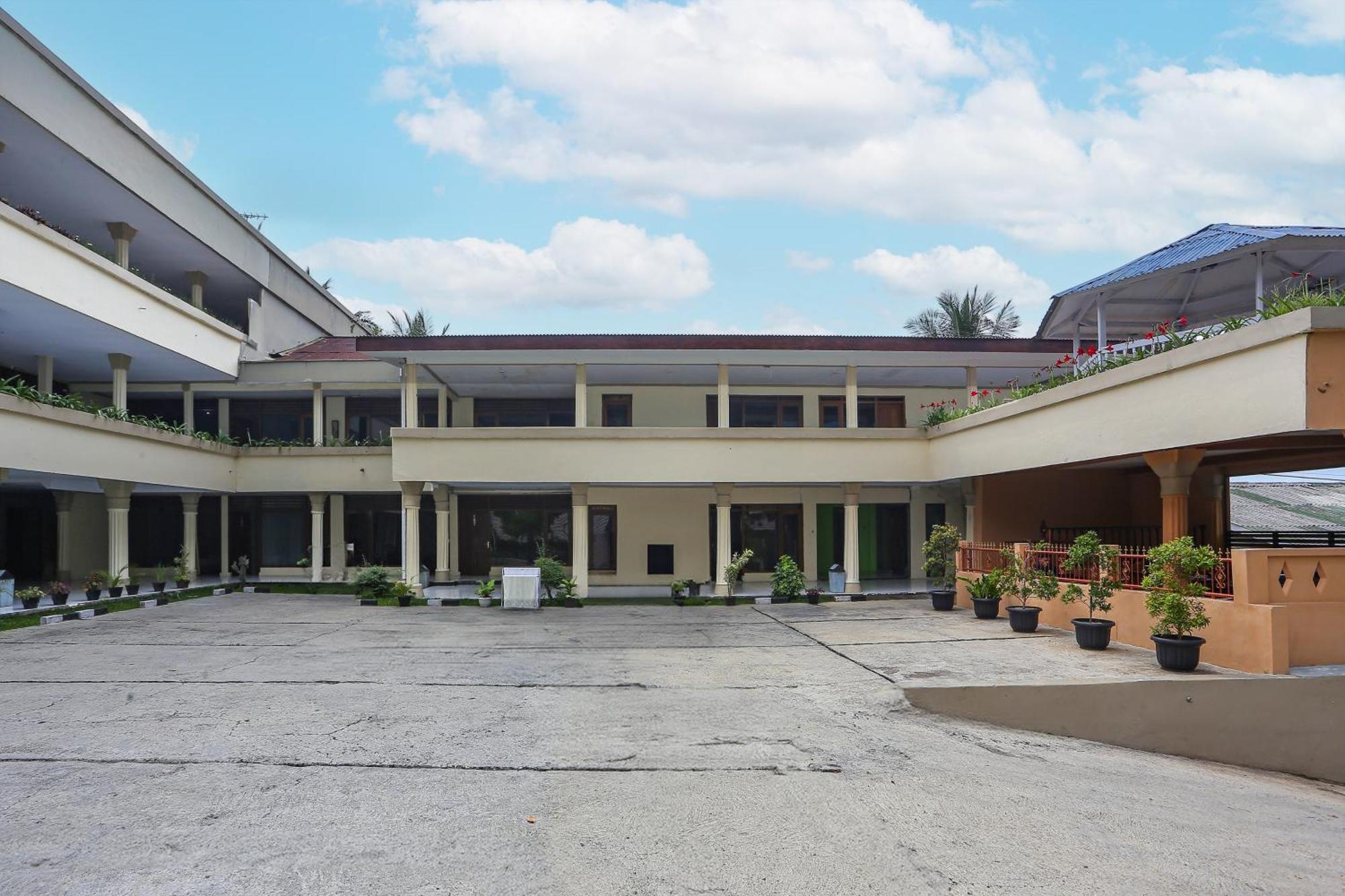 Capital O 93349 Hotel Gondangdia Bogor Exteriör bild